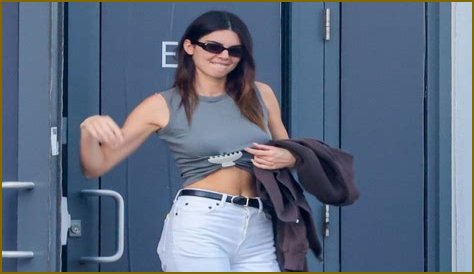 Kendall Jenner Wore the Booty-Lifting Jeans I’ve Owned for 7 Years